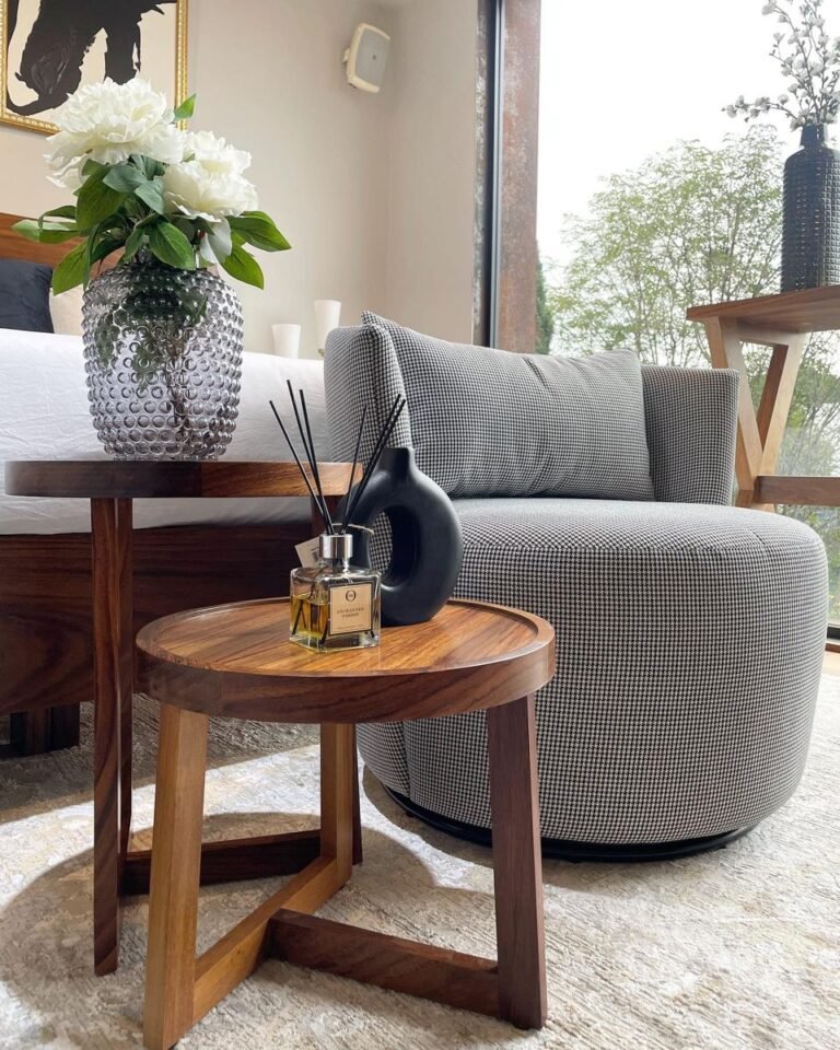 27 Side Table Styling Tips That Will Transform Your Living Room Overnight