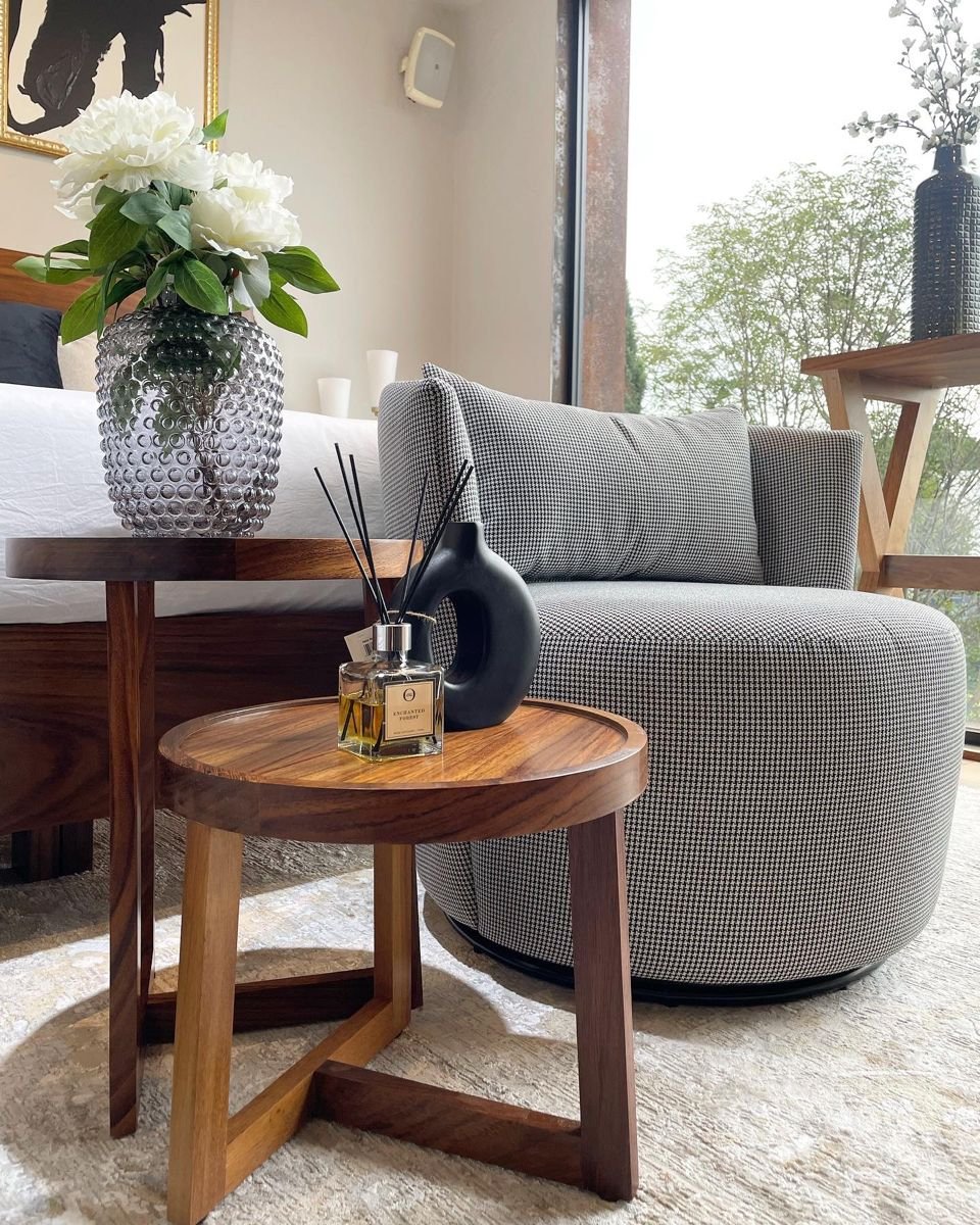 27 Side Table Styling Tips That Will Transform Your Living Room Overnight